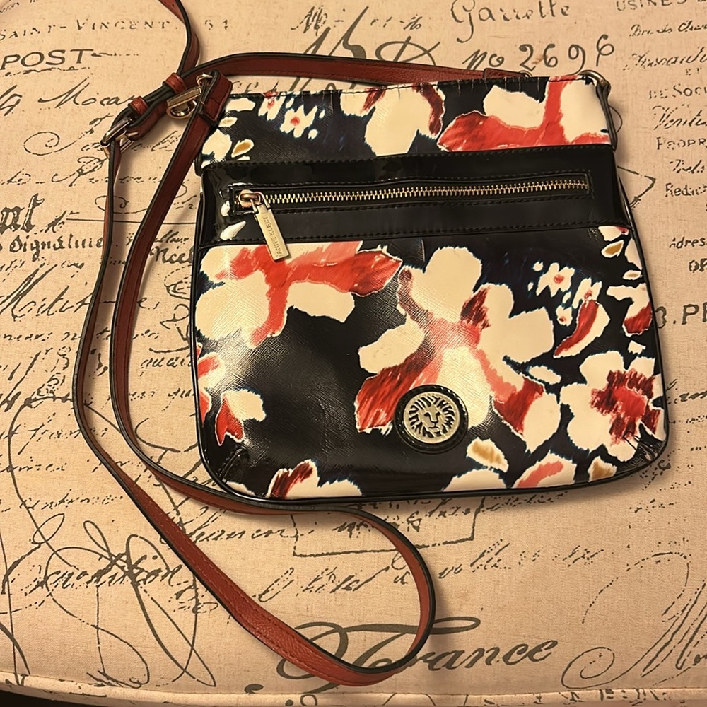 Gorgeous Anne Klein Fresh Start Crossbody Purse Bag with Long Detachable Strap 🖤